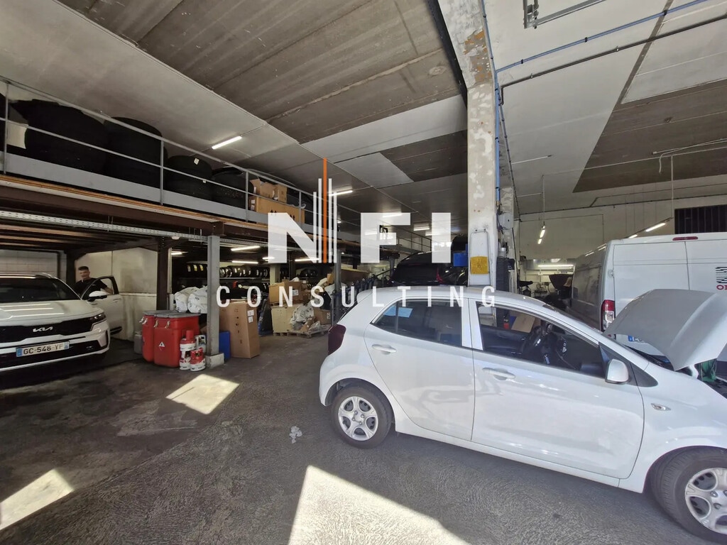 Location Local d'activités 939 m² - Photo 1