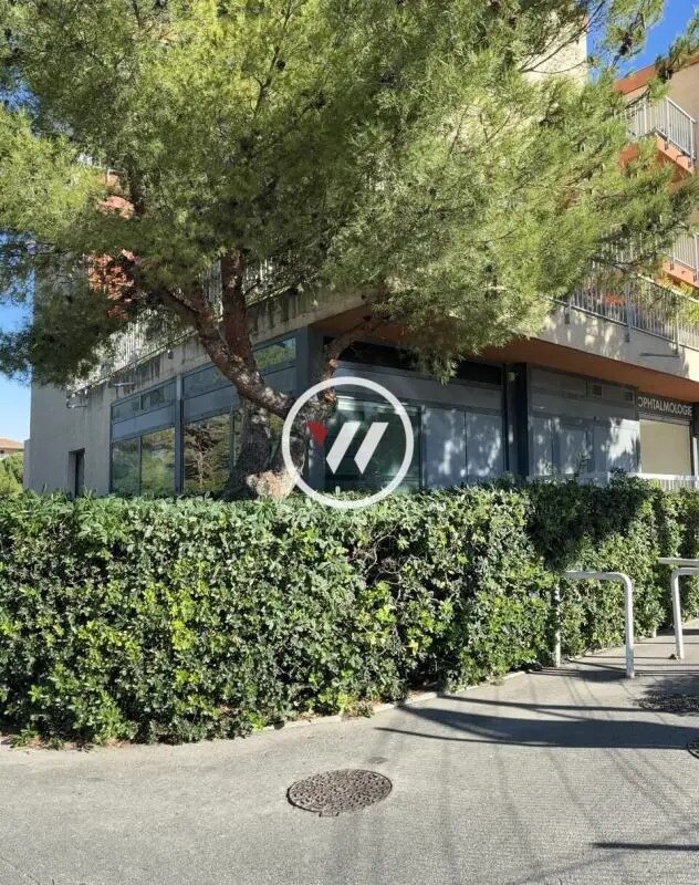 Retail in Marseille to rent Building Photo- Image 1 of 7