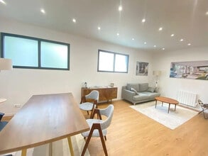 Retail in Boulogne-Billancourt to rent Interior Photo- Image 2 of 6