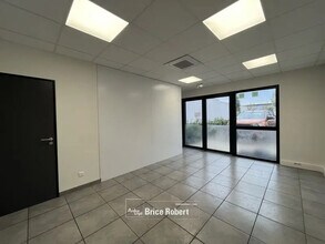 Light Industrial in Vénissieux to rent Interior Photo- Image 2 of 3