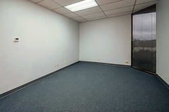 1225 W College Ave, Carrollton, TX to rent Interior Photo- Image 2 of 7