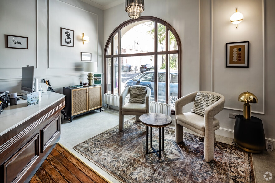 33-34 Winckley Sq, Preston to rent - Interior Photo - Image 2 of 25