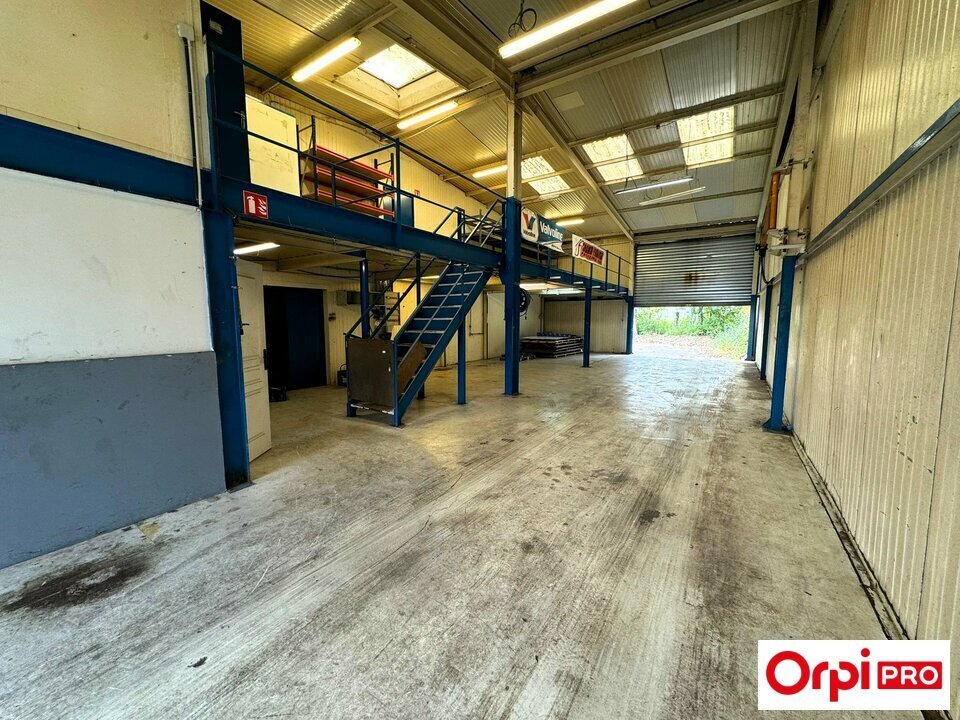 Light Industrial in Sainte-Geneviève-des-Bois to rent Building Photo- Image 1 of 8
