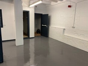 New Mill Rd, Honley to rent Interior Photo- Image 1 of 3