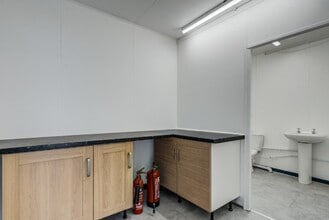 Limberline Spur, Portsmouth to rent Interior Photo- Image 1 of 7