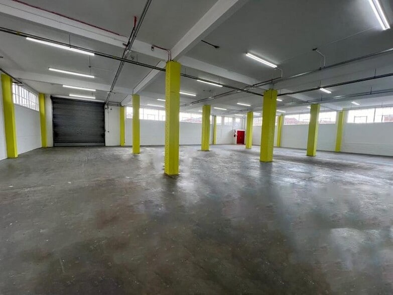 2 Courtenay Rd, Wembley to rent - Building Photo - Image 3 of 15