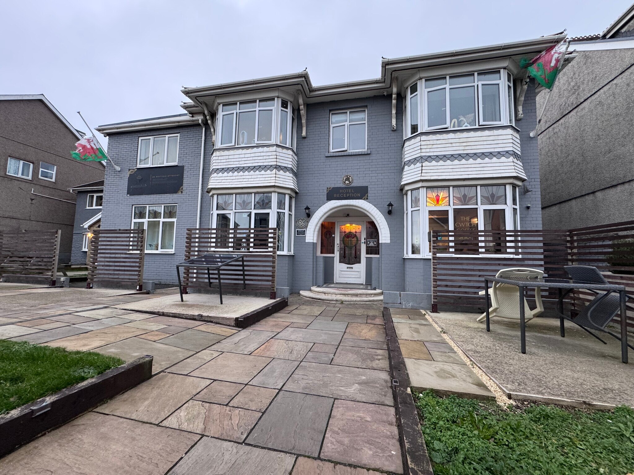 86-88 Queen Victoria Rd, Llanelli to rent Primary Photo- Image 1 of 2