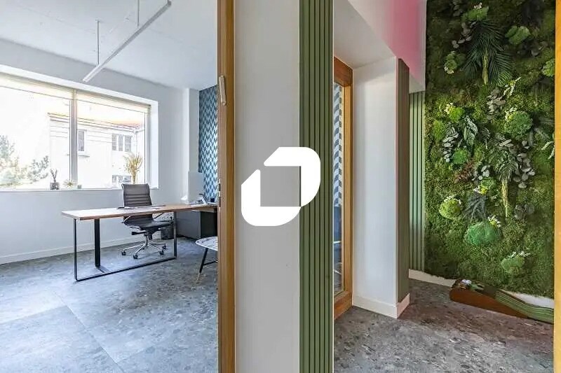 Office in Courbevoie to rent Interior Photo- Image 1 of 17