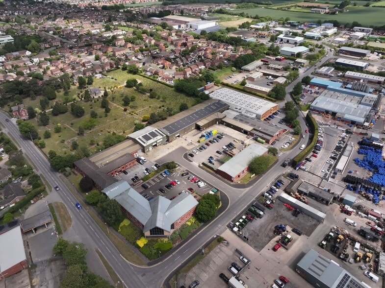 Holmes Way, Boston Road Ind Est portfolio of 2 properties for sale on LoopNet.co.uk - Building Photo - Image 2 of 11