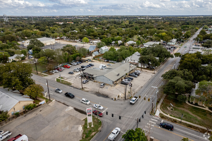 111 S Union Ave, New Braunfels, TX for sale - Aerial - Image 2 of 2