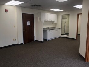 239 New Rd, Parsippany, NJ for rent Interior Photo- Image 1 of 3