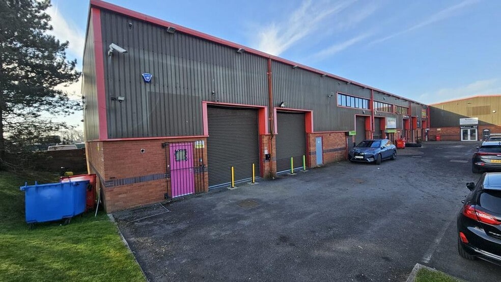 Russell Rd, Southport to rent - Building Photo - Image 3 of 15