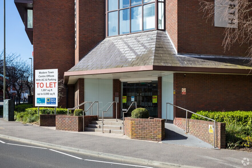 57-65 Station Road, Redhill to rent - Building Photo - Image 3 of 8