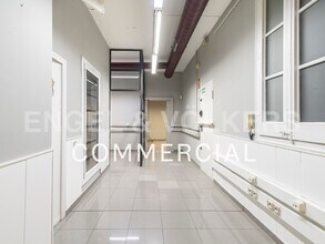 Retail in Barcelona, Barcelona to rent Interior Photo- Image 2 of 27