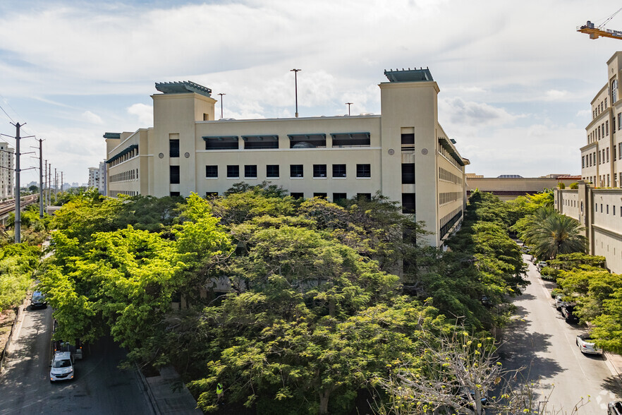 4425 Ponce de Leon Blvd, Coral Gables, FL for rent - Building Photo - Image 3 of 7