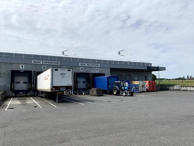 Location Entrepôt 15 000 m²