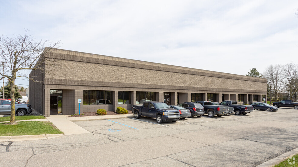 50200-50210 Dennis Industrial Ct, Wixom, MI for rent - Building Photo - Image 2 of 6