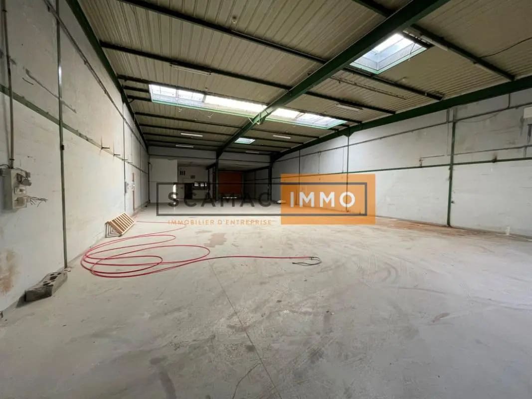 Industrial in Lognes to rent Interior Photo- Image 1 of 3