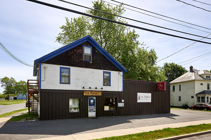 259 Conway St, Greenfield, MA for sale - Building Photo - Image 1 of 1