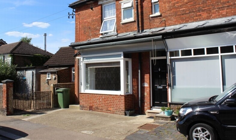 2 Swindon Rd, Horsham for sale - Primary Photo - Image 1 of 1