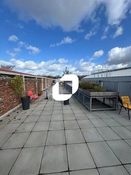 Office in Pantin to rent - Building Photo - Image 3 of 6