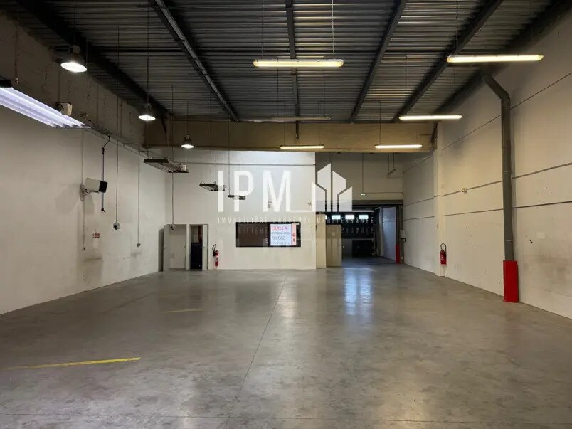Location Commerce 630 m² - Photo 1