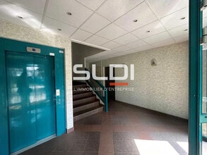 Rue Benoit Bennier, Charbonnières-les-Bains to rent Lobby- Image 1 of 12