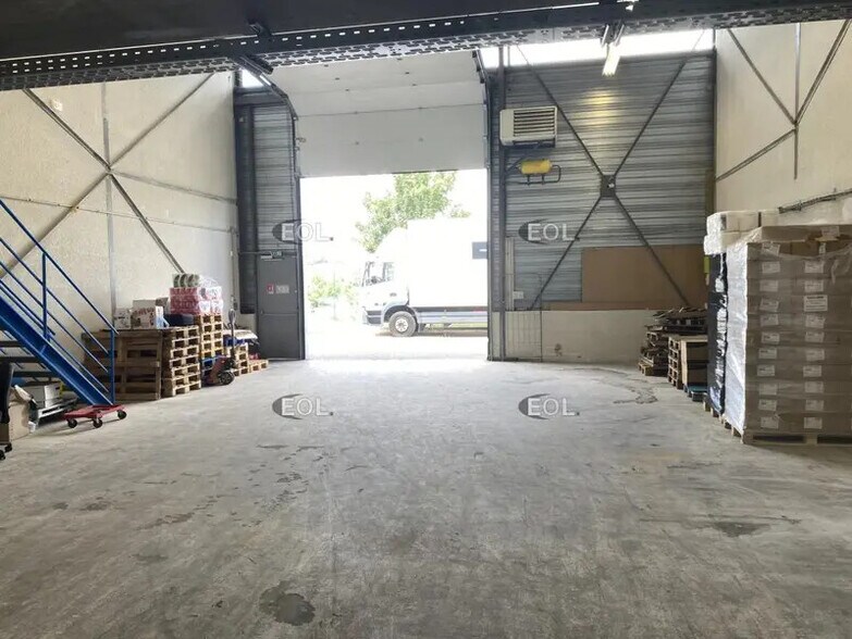 Light Industrial in Brignais to rent - Interior Photo - Image 3 of 11