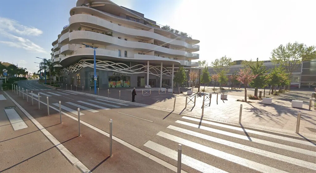 Location Commerce 276 m² - Photo 1