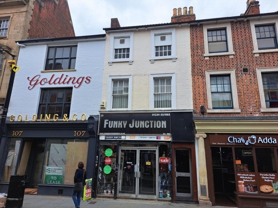 105A High St, Bedford to rent Building Photo- Image 1 of 7