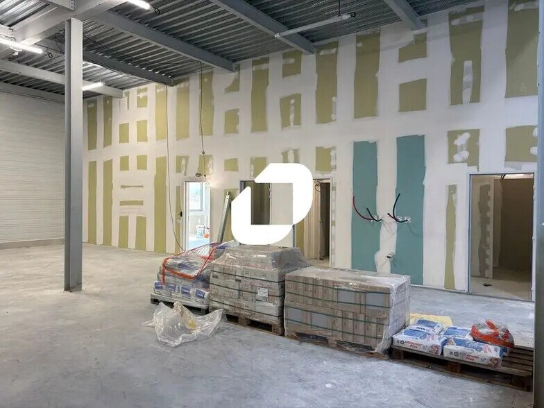 Office in Blanquefort to rent - Building Photo - Image 2 of 38