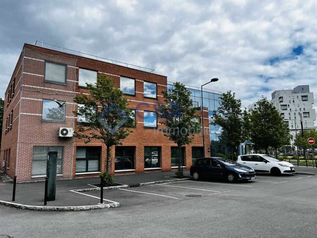 Office in Évry-Courcouronnes for sale Building Photo- Image 1 of 4