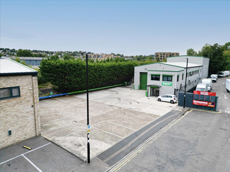 Redlands, Coulsdon for sale - Building Photo - Image 1 of 9