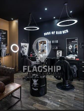 Retail in Paris to rent - Interior Photo - Image 2 of 2