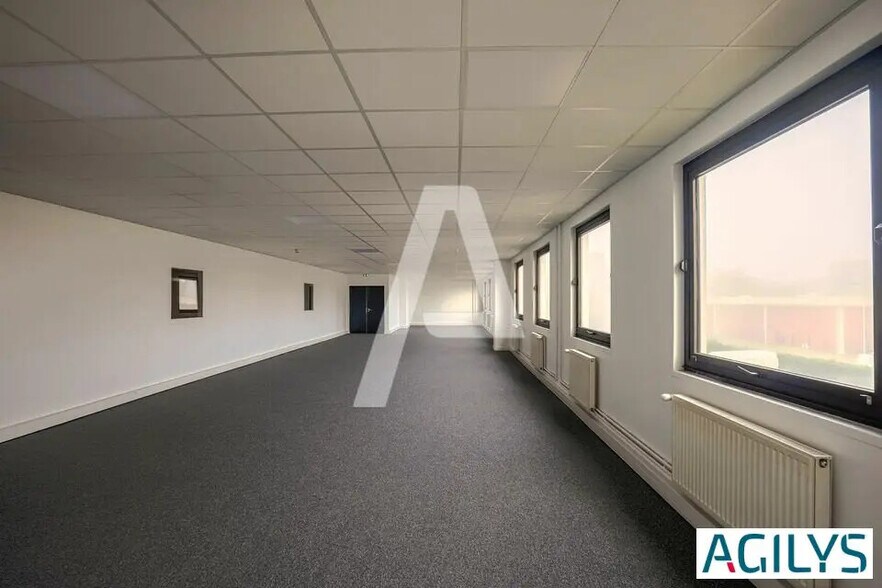 Office in Lisses to rent - Interior Photo - Image 2 of 5