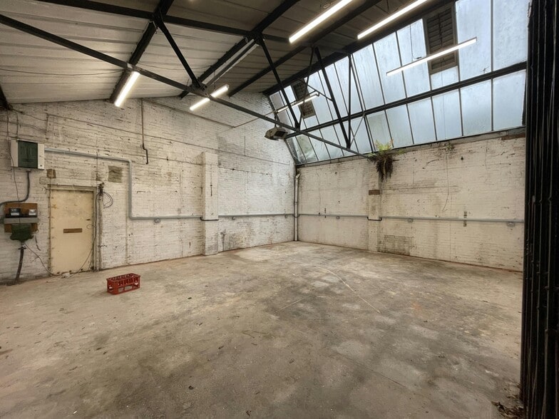 Lythalls Ln, Coventry to rent - Building Photo - Image 3 of 4