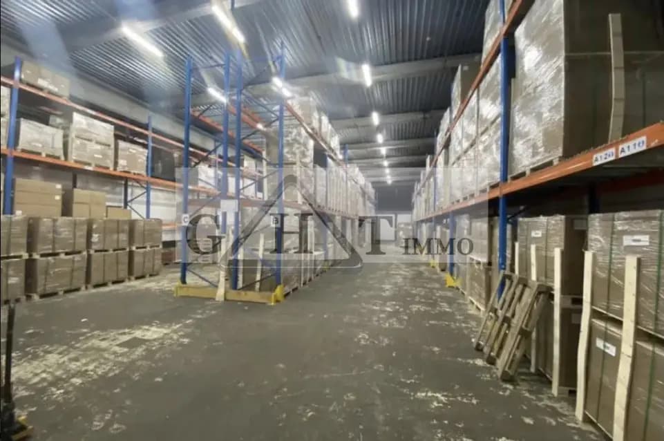 Vente Entrepôt 4 500 m² - Photo 1