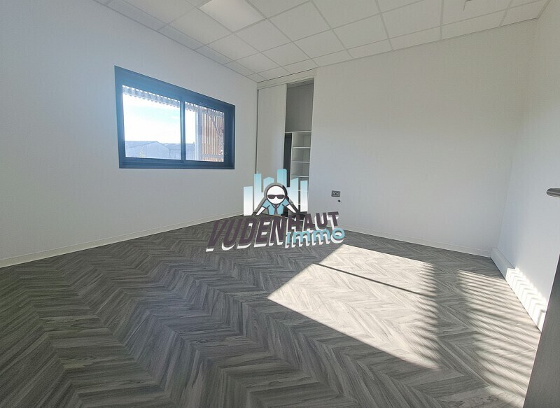 Light Industrial in Launaguet to rent - Interior Photo - Image 3 of 9