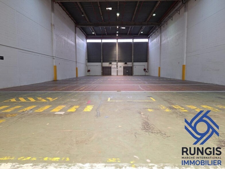 Industrial in Orly to rent - Interior Photo - Image 2 of 2