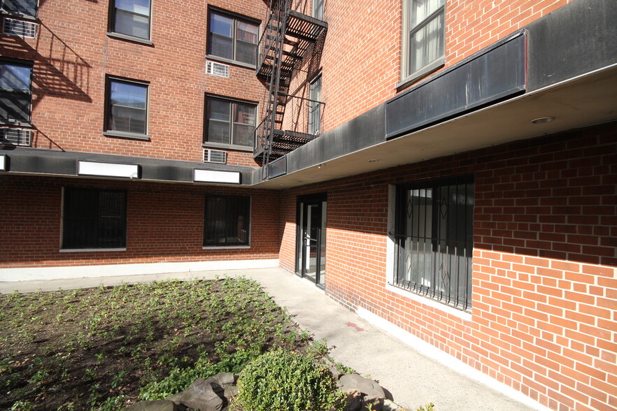 42-60 Main St, Flushing, NY for rent - Building Photo - Image 3 of 8