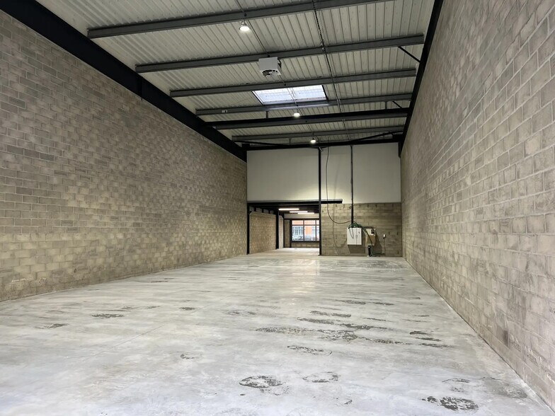 Light Industrial in Gennevilliers to rent - Interior Photo - Image 3 of 5