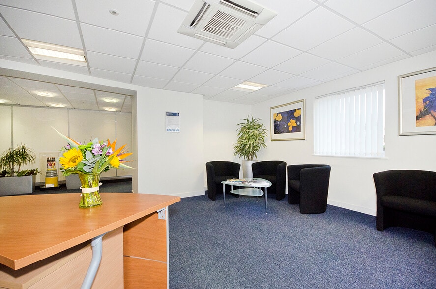 North Esplanade W, Aberdeen to rent - Building Photo - Image 3 of 4