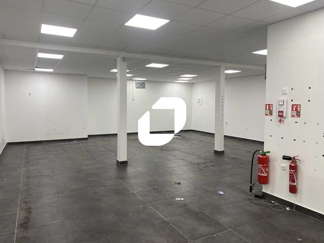 Industrial in Arcueil for sale Interior Photo- Image 1 of 9
