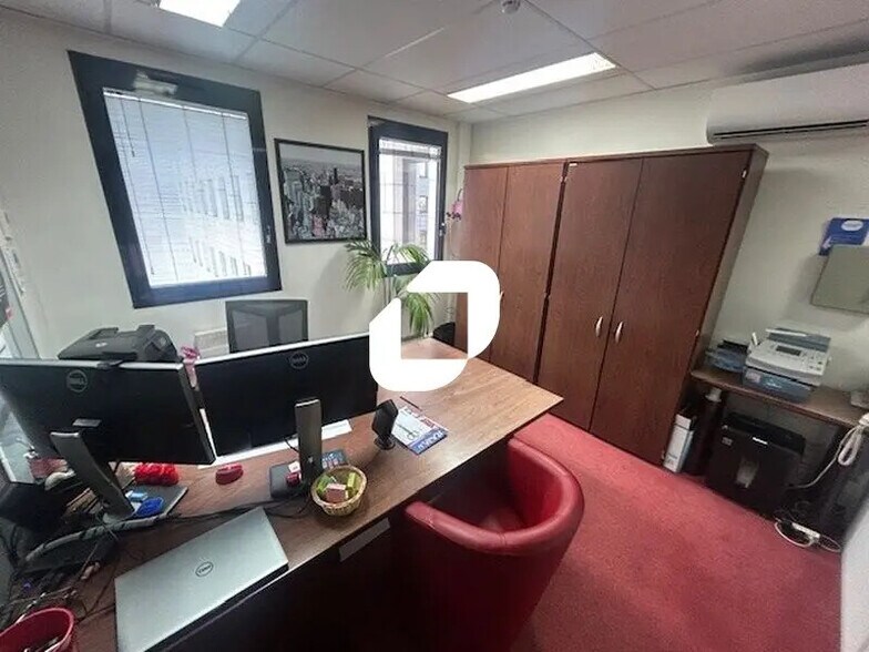 Office in Nanterre to rent - Interior Photo - Image 3 of 4