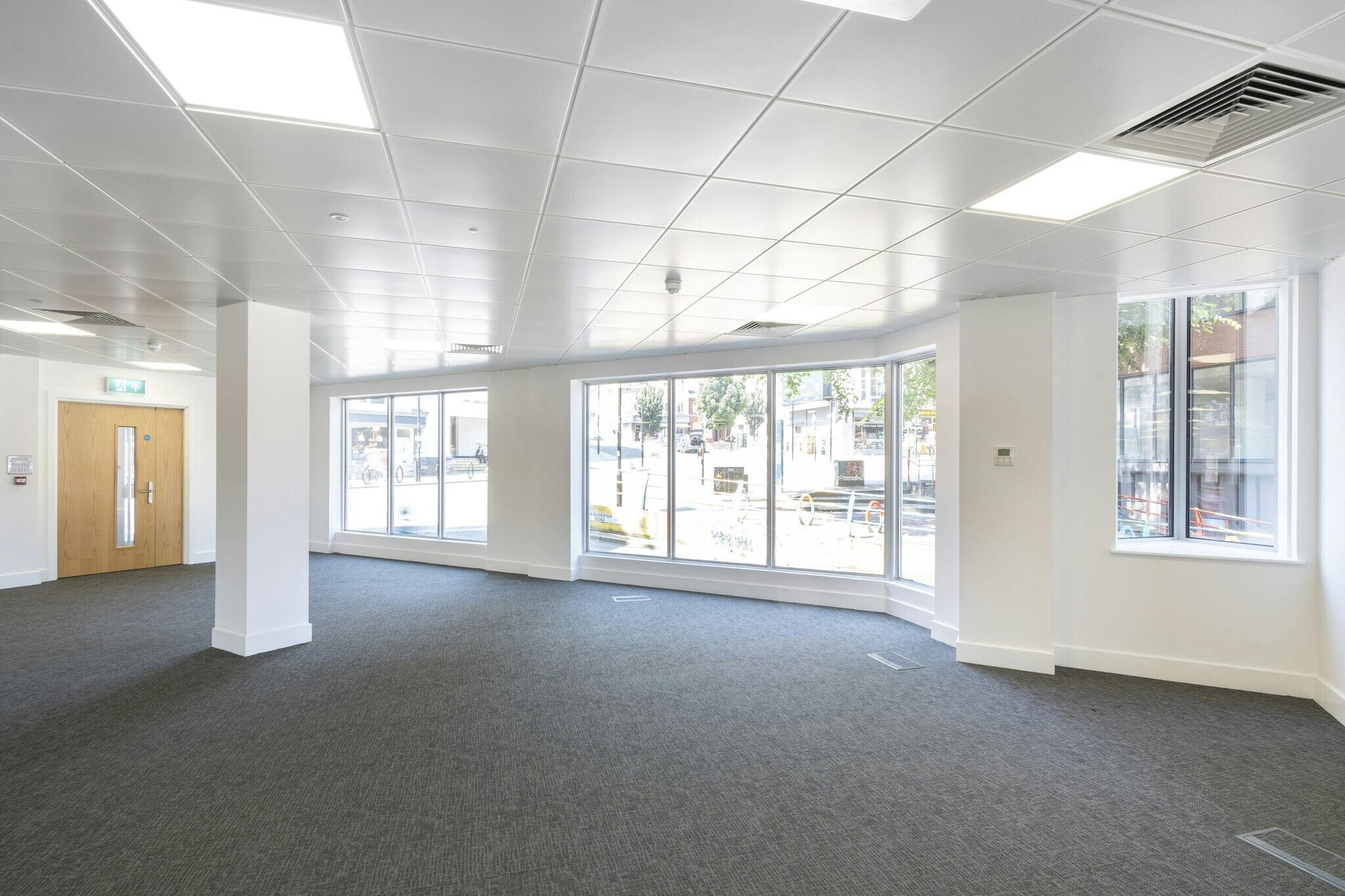 Queens Road Quadrant, Brighton to rent Building Photo- Image 1 of 16