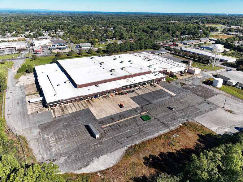 700 N Main St, Kernersville, NC for sale - Building Photo - Image 2 of 8