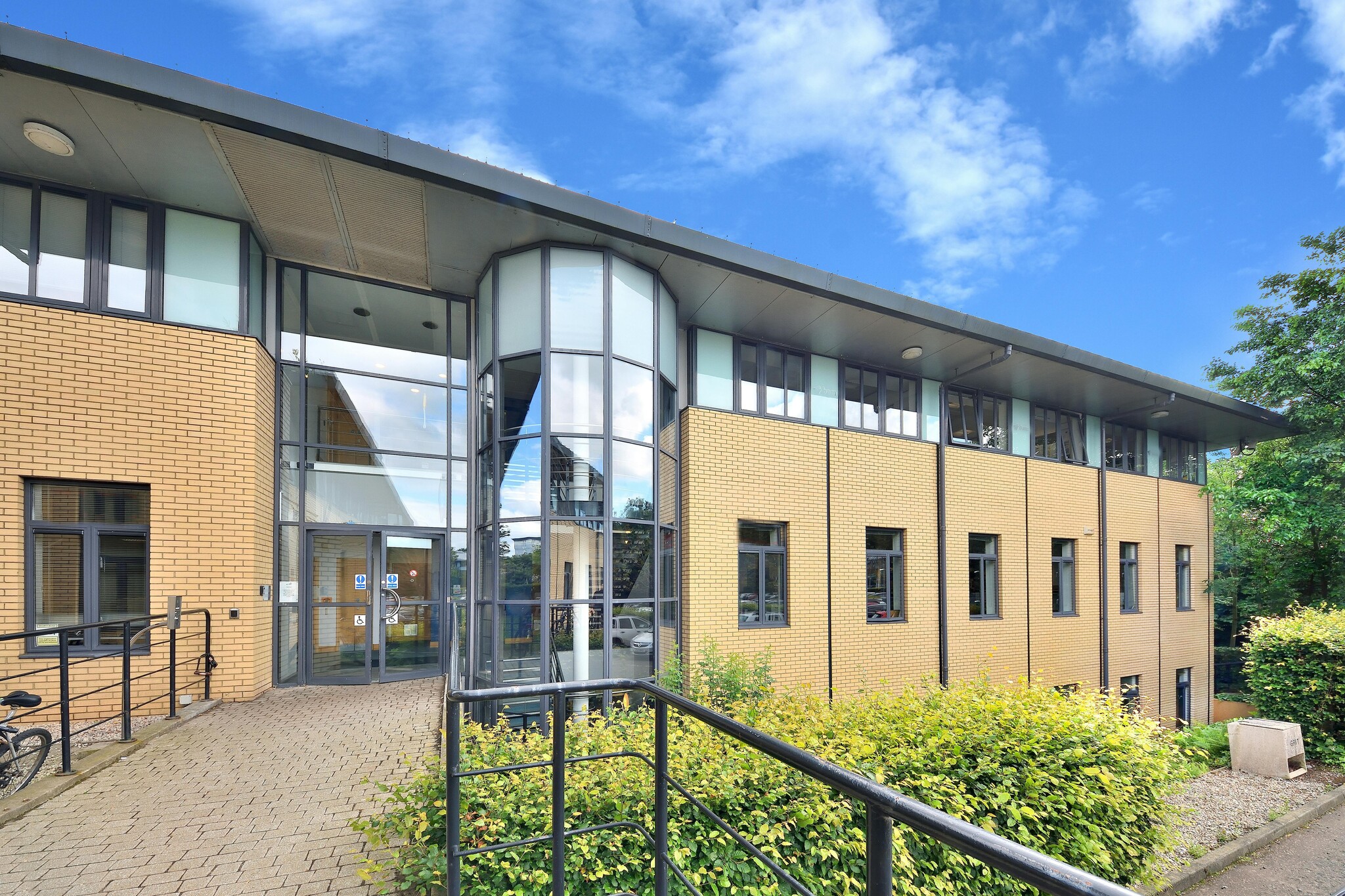 597 Calder Rd, Edinburgh to rent Building Photo- Image 1 of 9