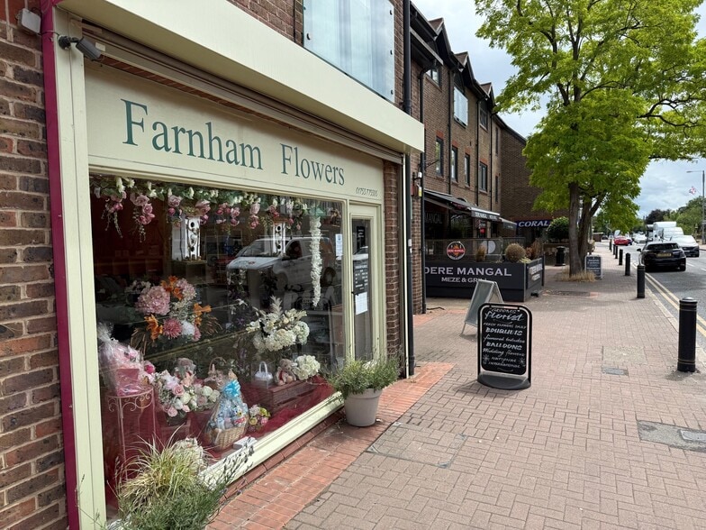 Shop 1, The Centre, Prospect House, The Broadway, Farnham Common to rent - Building Photo - Image 2 of 5