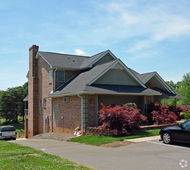 562 Williamson Rd, Mooresville, NC for sale - Primary Photo - Image 1 of 1