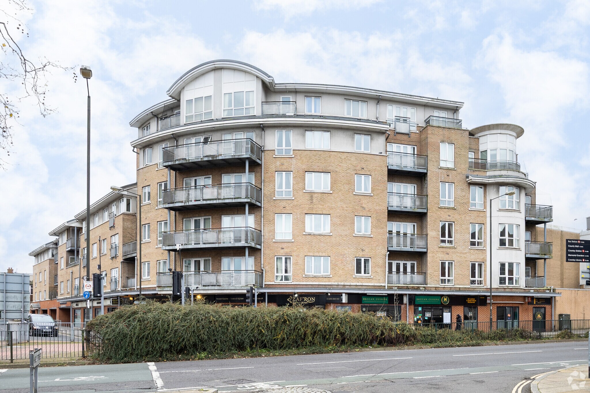 6-14 High St, Crawley for sale Primary Photo- Image 1 of 1